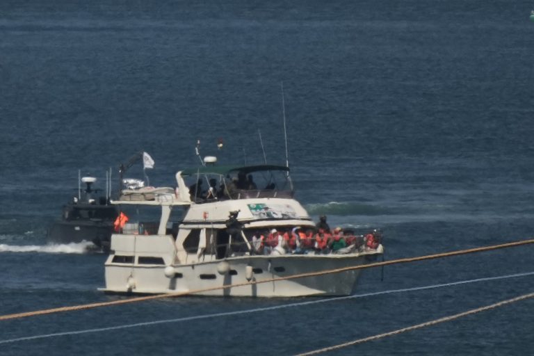 Στολίσκος για τη Γάζα: Ελβετοί ακτιβιστές μιλούν για «απάνθρωπες συνθήκες κράτησης» στο Ισραήλ – Άλλοι 28 Ισπανοί επιστρέφουν σήμερα