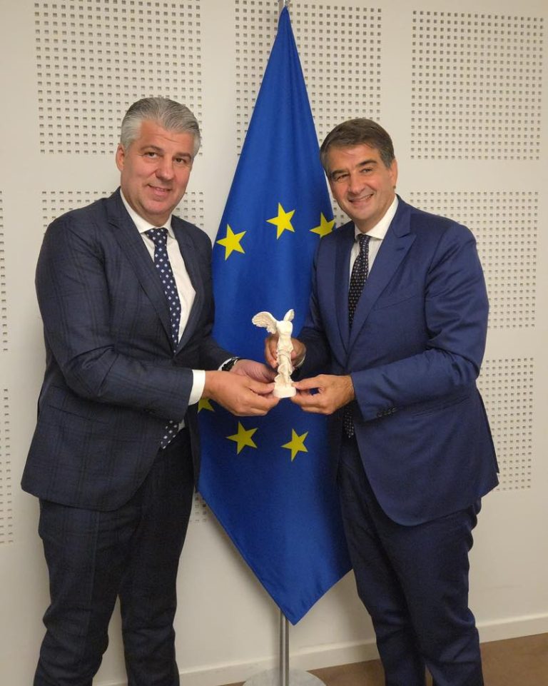 Συνάντηση του περιφερειάρχη Χριστόδουλου Τοψίδη με τον Επίτροπο Περιφερειακής Πολιτικής στις Βρυξέλες