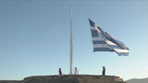 Έπαρση της σημαίας στην Ακρόπολη
