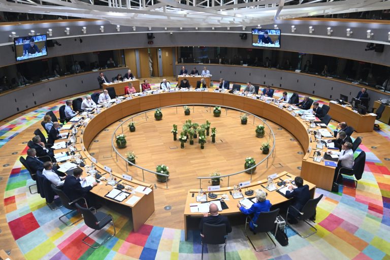 Ευρωπαϊκό Συμβούλιο: Ενότητα για την Ουκρανία, αντιθέσεις στις δεσμεύσεις, ανοιχτά τα μεγάλα μέτωπα