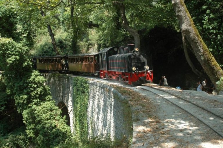 Έκτακτα δρομολόγια για το τρενάκι του Πηλίου λόγω 28ης Οκτωβρίου