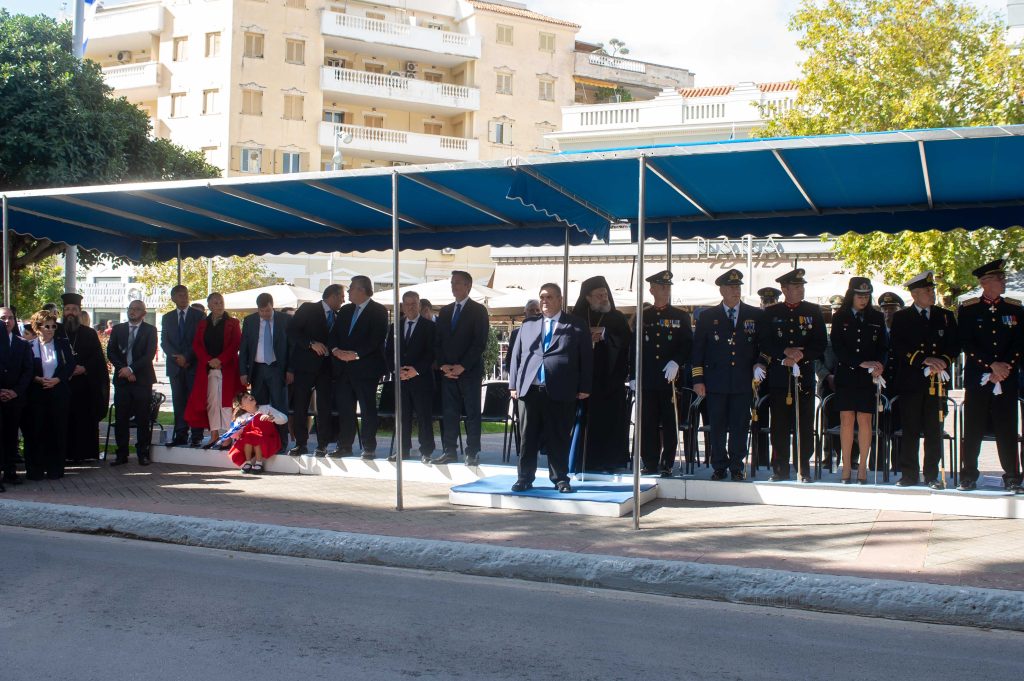 Καλαμάτα Χιλιάδες κόσμου στην παρέλαση για την επέτειο του «ΟΧΙ» (φωτογραφίες)
