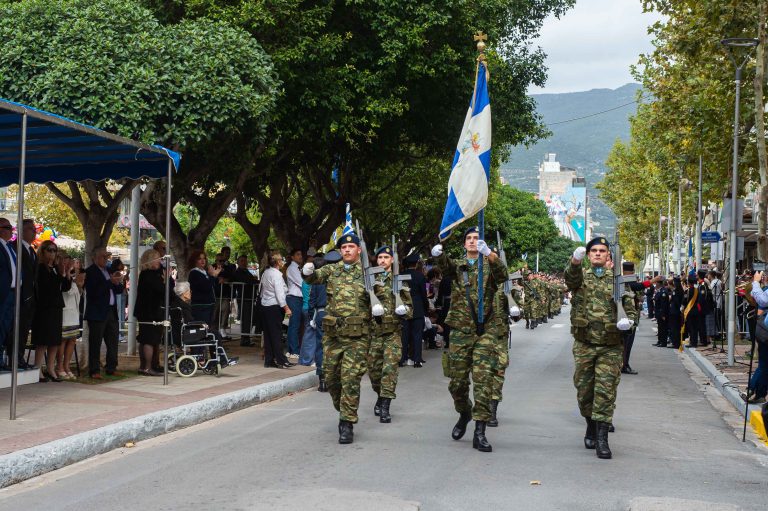 Καλαμάτα Χιλιάδες κόσμου στην παρέλαση για την επέτειο του «ΟΧΙ» (φωτογραφίες)