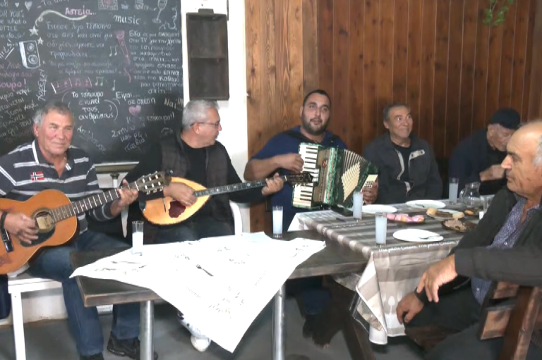 Πήραν φωτιά τα καζάνια που ετοιμάζουν το περίφημο τσίπουρο στα χωριά του Τυρνάβου