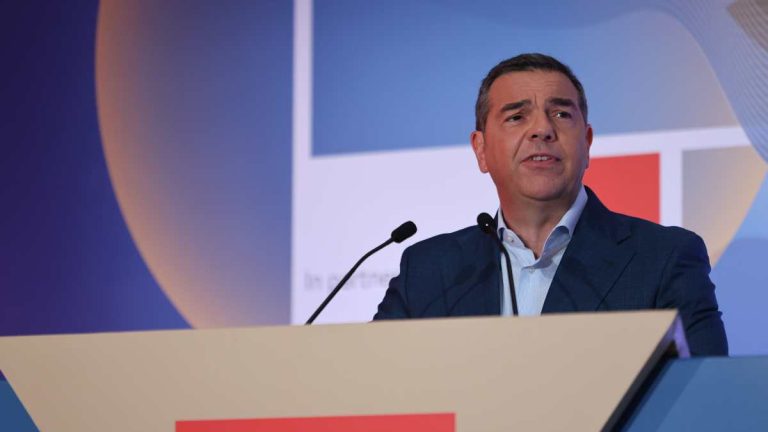Η παραίτηση Τσίπρα και οι αντιδράσεις που «ταράζουν» το πολιτικό σκηνικό