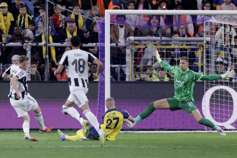 Champions League: Η Νιούκαστλ πέρασε σαν σίφουνας με 4-0 στο Βέλγιο, «δύο στα δύο» η Καραμπάγκ