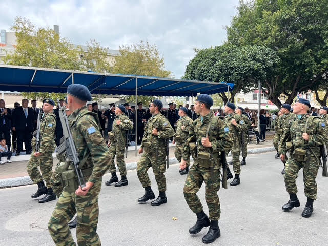 Καλαμάτα Χιλιάδες κόσμου στην παρέλαση για την επέτειο του «ΟΧΙ» (φωτογραφίες)