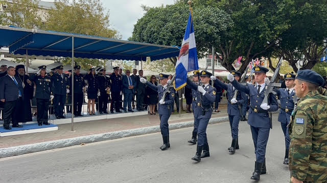 Καλαμάτα Χιλιάδες κόσμου στην παρέλαση για την επέτειο του «ΟΧΙ» (φωτογραφίες)