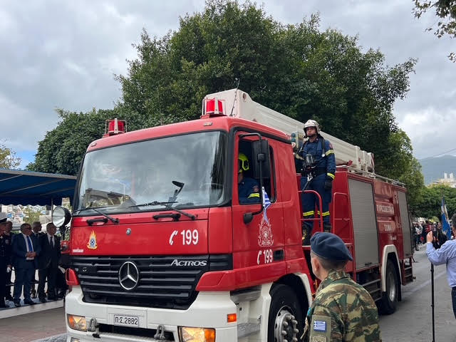 Καλαμάτα Χιλιάδες κόσμου στην παρέλαση για την επέτειο του «ΟΧΙ» (φωτογραφίες)