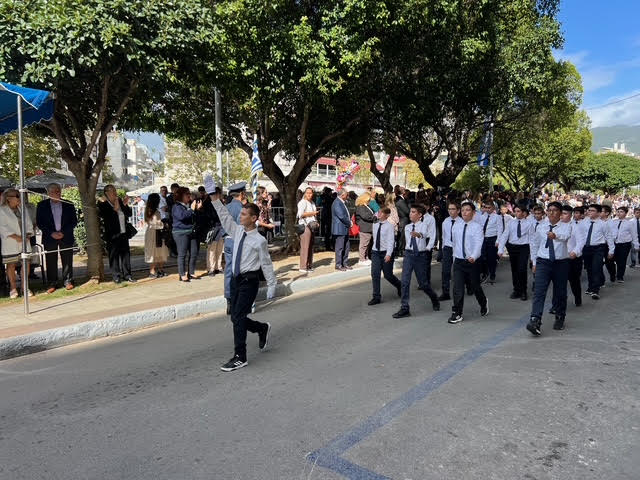Καλαμάτα Χιλιάδες κόσμου στην παρέλαση για την επέτειο του «ΟΧΙ» (φωτογραφίες)