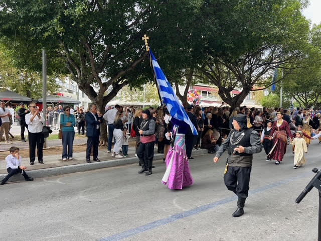 Καλαμάτα Χιλιάδες κόσμου στην παρέλαση για την επέτειο του «ΟΧΙ» (φωτογραφίες)