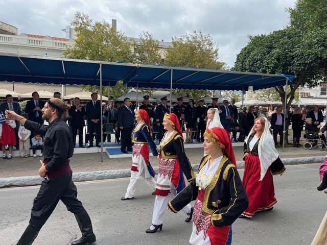 Καλαμάτα Χιλιάδες κόσμου στην παρέλαση για την επέτειο του «ΟΧΙ» (φωτογραφίες)