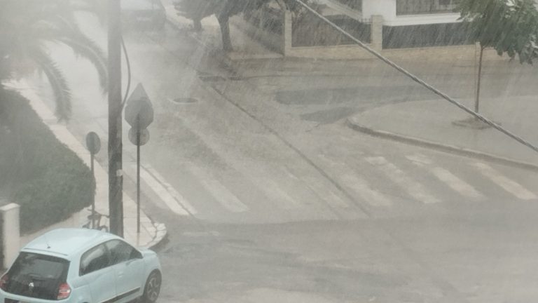 Χωρίς προβλήματα έως τώρα η κακοκαιρία στην Αλεξανδρούπολη – Προληπτικό μήνυμα 112 στους πολίτες