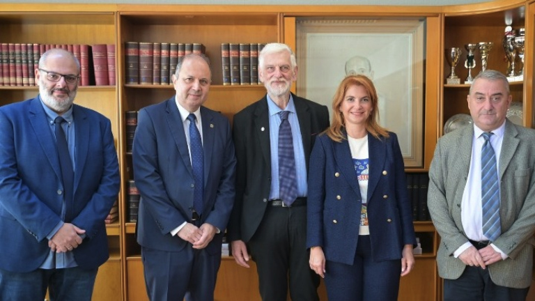 Εξωστρέφεια και εκπαιδευτική διπλωματία στο επίκεντρο συνάντησης του ΥΦΥΠΕΞ Γ. Λοβέρδου με τον πρύτανη του ΑΠΘ