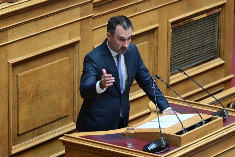 Χαρίτσης σε Μητοστάκη: Έχετε κάνει τους θεσμούς κουρελόχαρτο