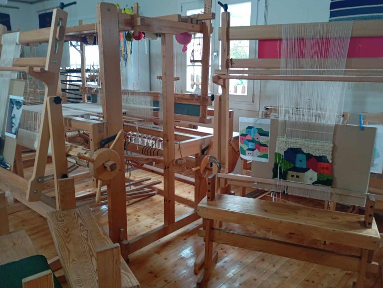 Πτολεμαΐδα: H Υπουργός Πολιτισμού εγκαινίασε τη δομή υφαντικής στη Βλάστη – Ανοίγει νέος κύκλος λειτουργίας