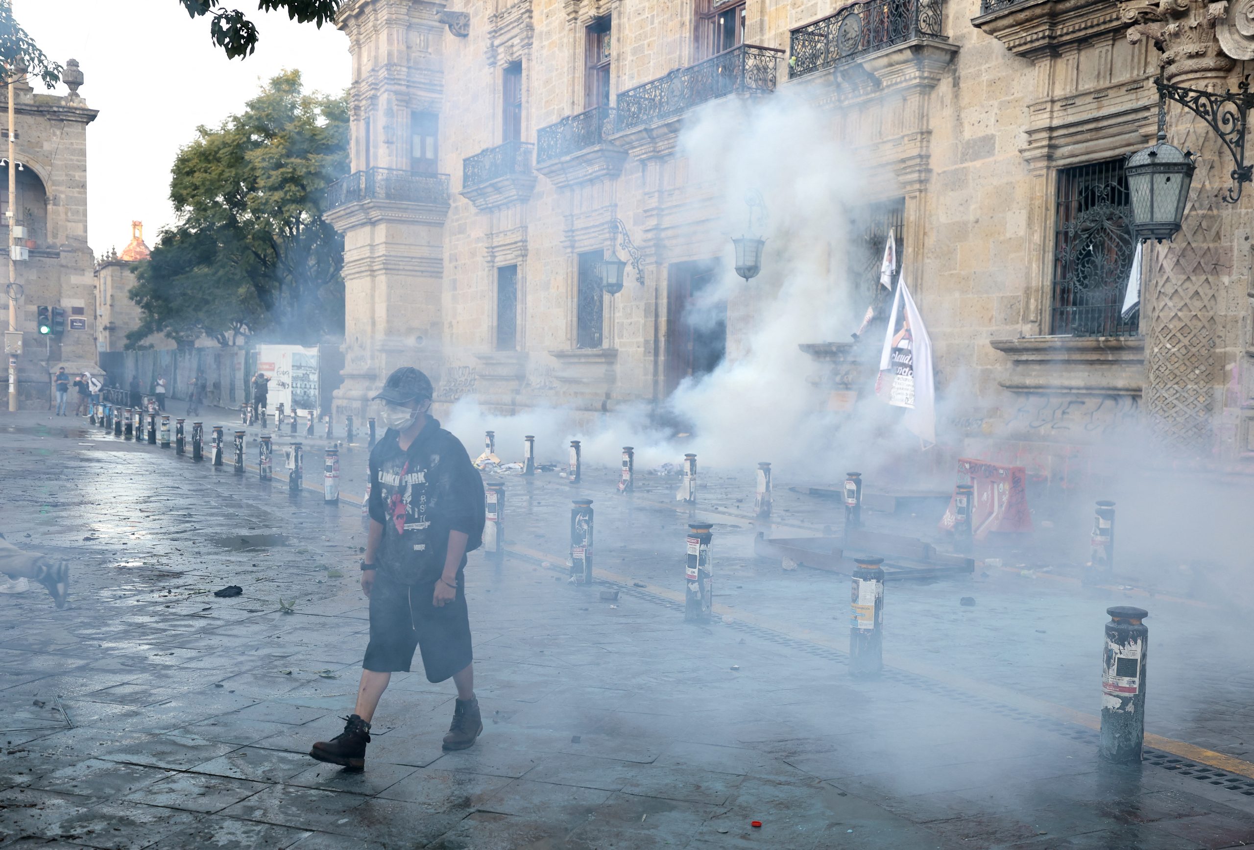 Επεισοδιακή διαδήλωση στην πόλη του Μεξικού – Περισσότεροι από 120 τραυματίες
