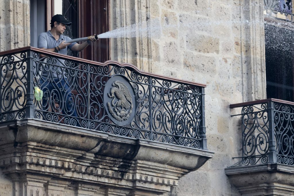 Επεισοδιακή διαδήλωση στην πόλη του Μεξικού – Περισσότεροι από 120 τραυματίες