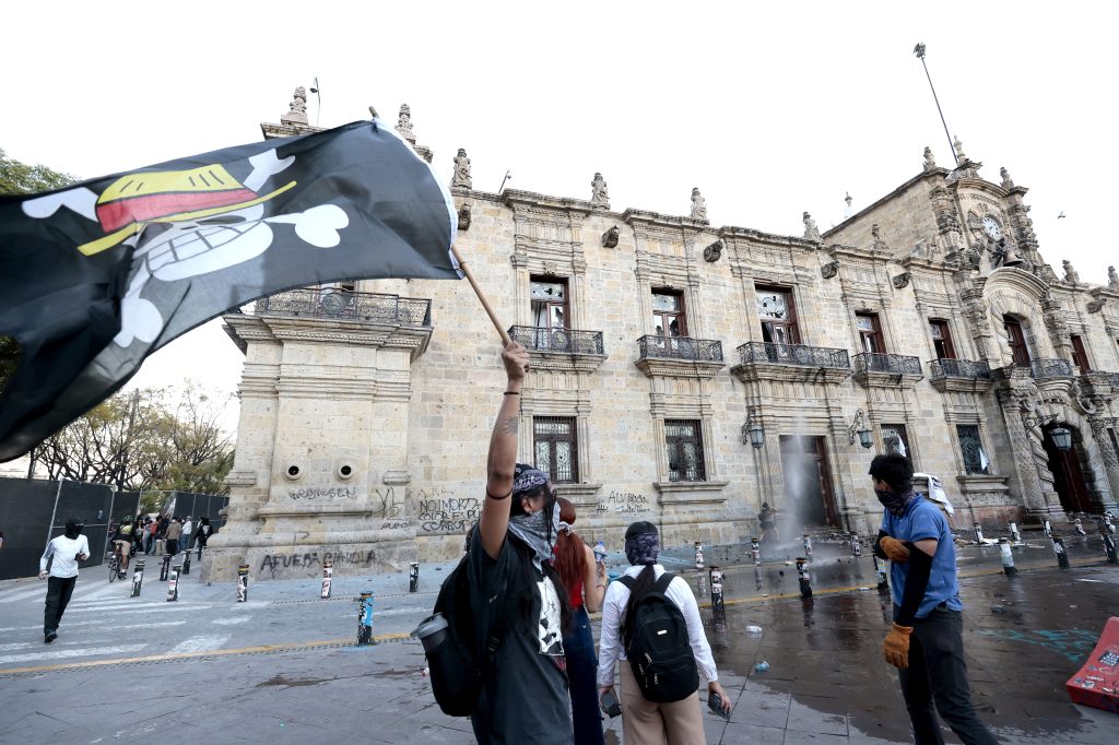 Επεισοδιακή διαδήλωση στην πόλη του Μεξικού – Περισσότεροι από 120 τραυματίες