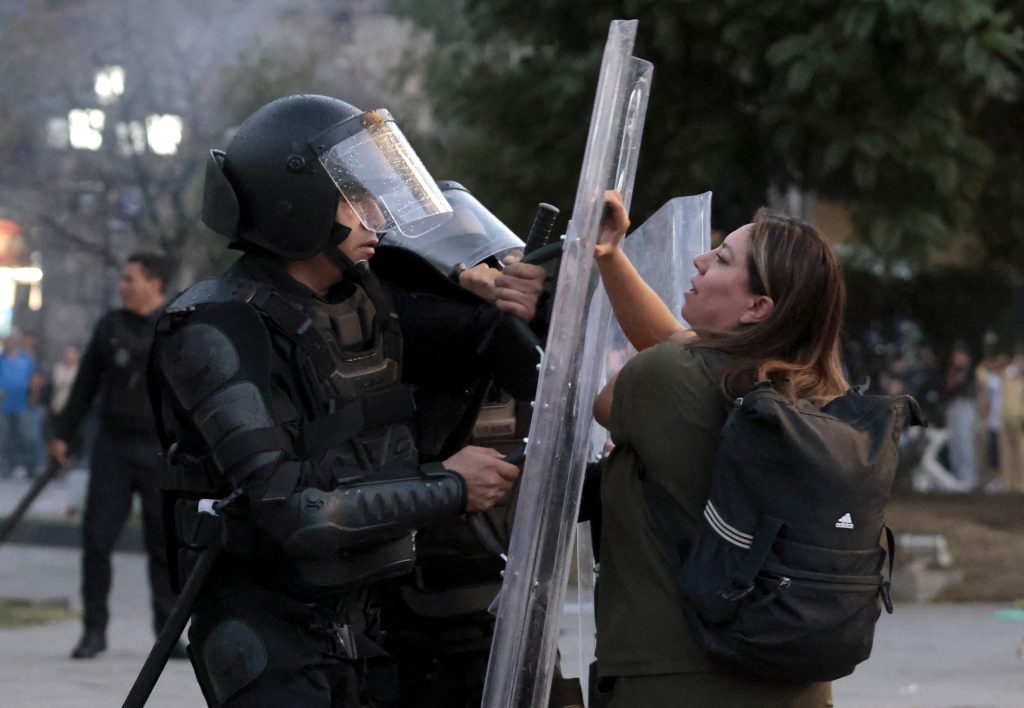 Επεισοδιακή διαδήλωση στην πόλη του Μεξικού – Περισσότεροι από 120 τραυματίες
