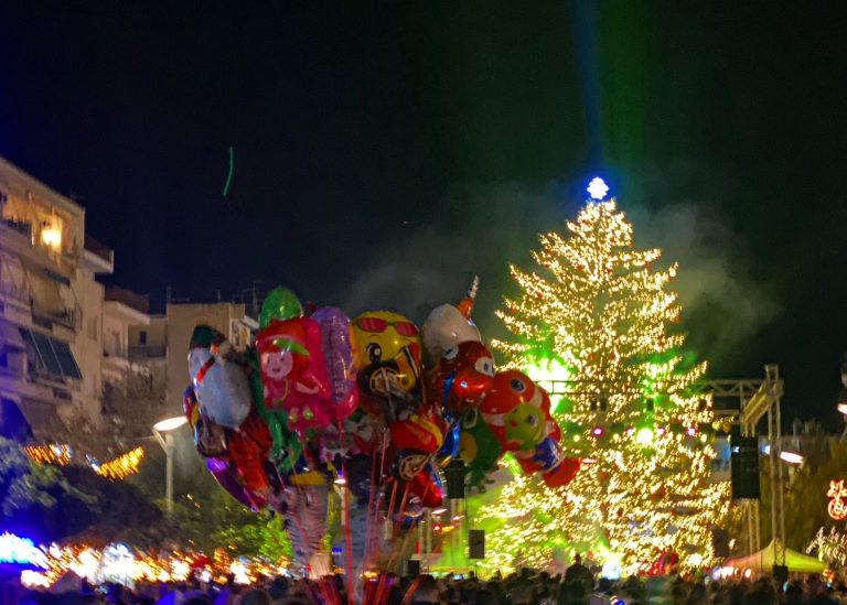 Καλαμάτα: Το Σάββατο η φωταγώγηση του Χριστουγεννιάτικου δέντρου – Συναυλία με τον Γιώργο Τσαλίκη στην κεντρική πλατεία