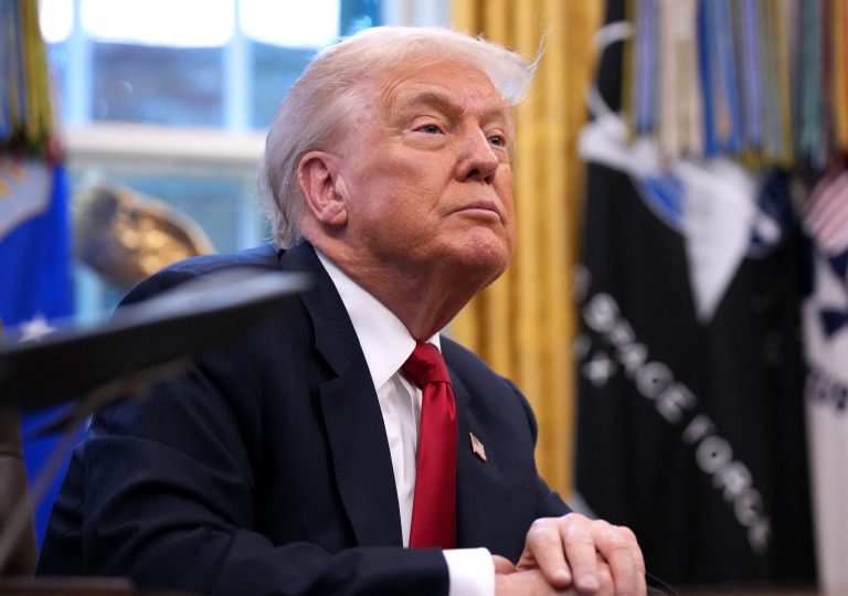 Τραμπ: Ο Ζελένσκι πρέπει να εγκρίνει το σχέδιο – Έχουμε τρόπο να πετύχουμε ειρήνη