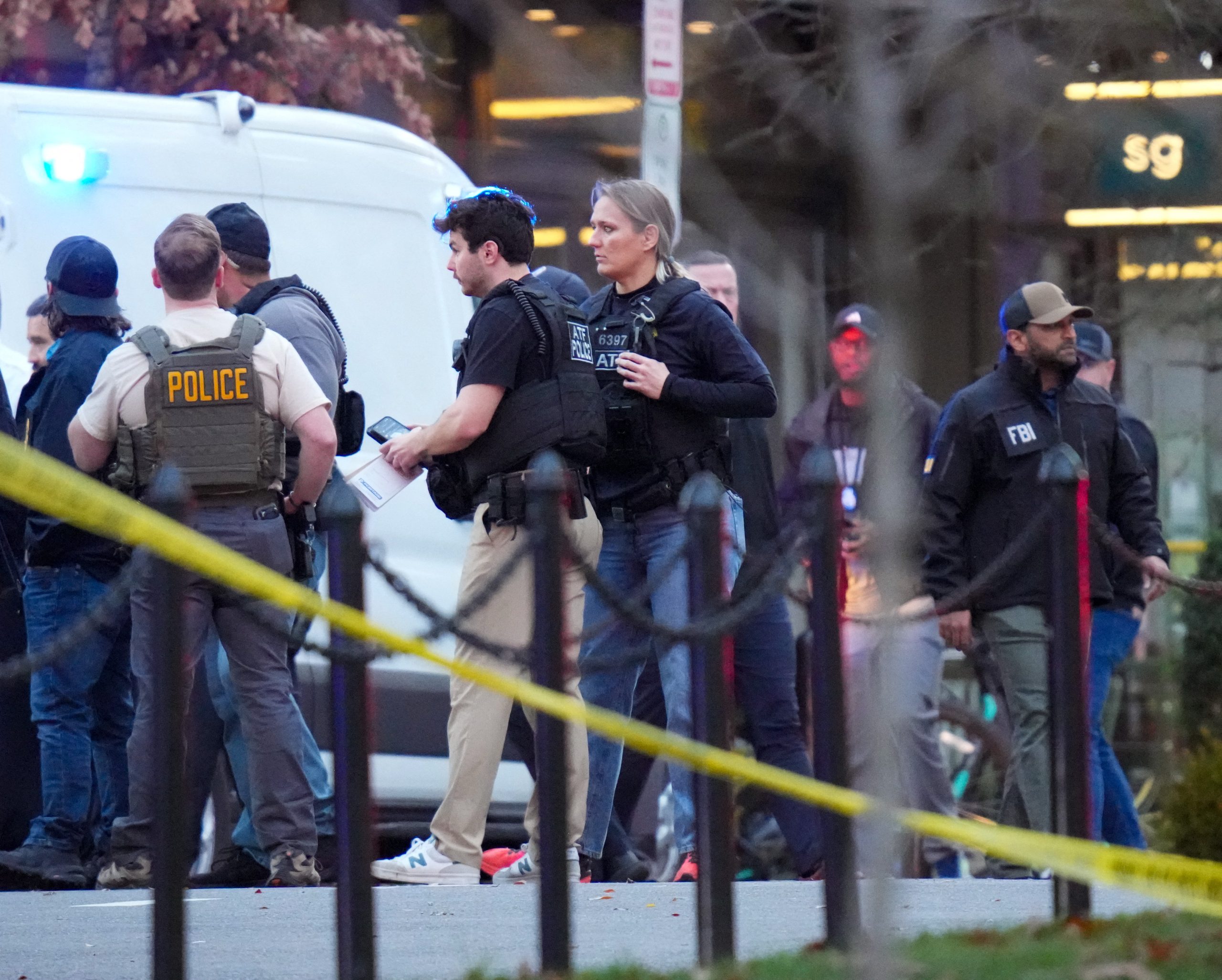 Τραμπ: Ο δράστης της επίθεσης στην Εθνοφρουρά είναι Αφγανός και ενήργησε ως τρομοκράτης – Βίντεο με τη στιγμή της σύλληψης