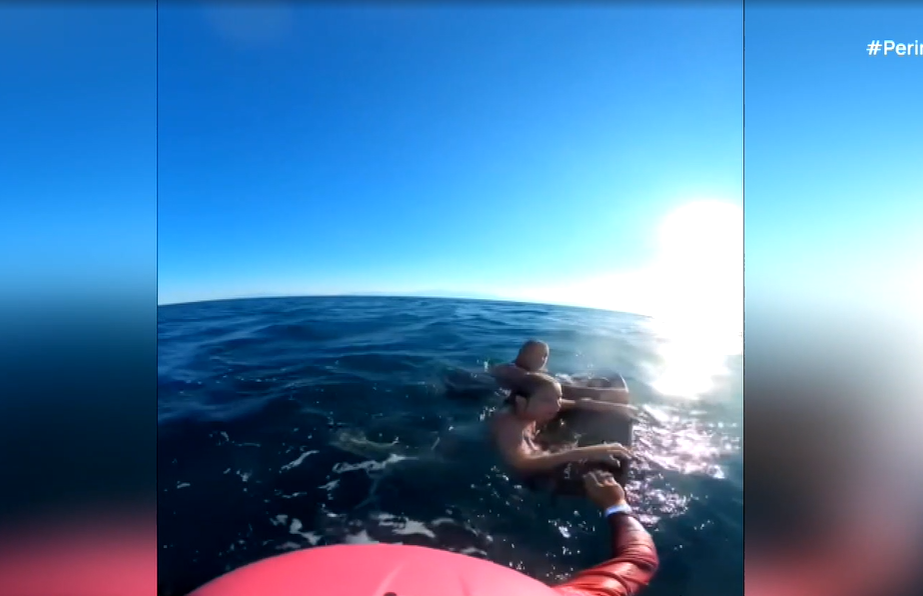 Χρυσό μετάλλιο τιμής στον σέρφερ που έσωσε από πνιγμό πατέρα και κόρη