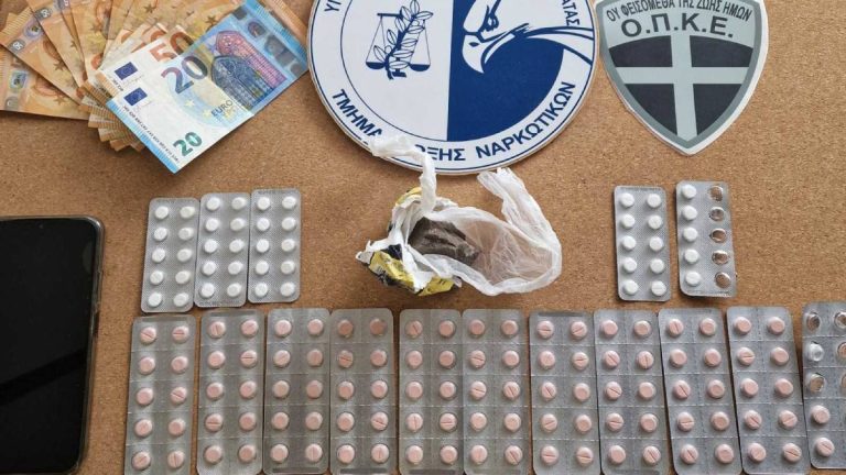 Μεσσηνία: Χειροπέδες σε 38χρονο Ρομά στα Αρφαρά – Ηρωίνη, ναρκωτικά χάπια και μετρητά στην κατοχή του