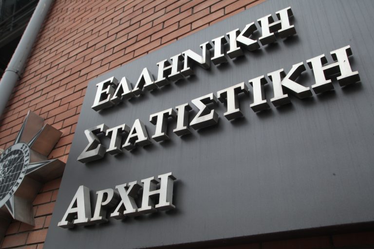 Μείωση 13,6% σημείωσε το έλλειμμα στο εμπορικό ισοζύγιο της χώρας τον Σεπτέμβριο φέτος σύμφωνα με την ΕΛΣΤΑΤ