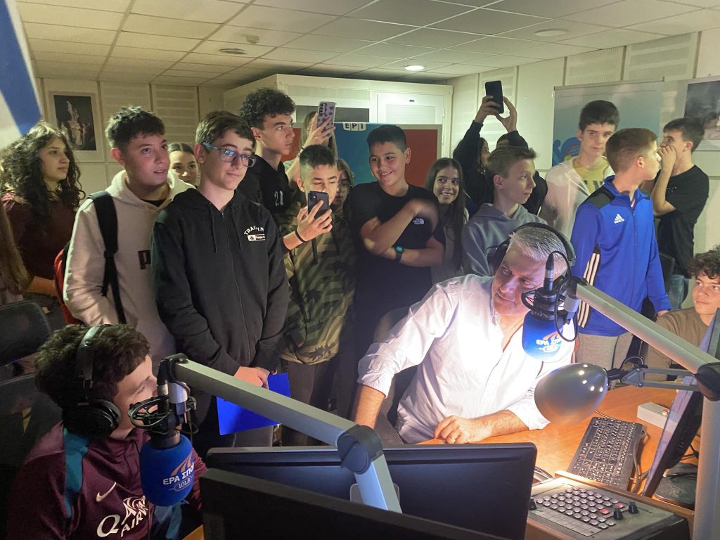 Μοναδική εμπειρία για τους μαθητές του Ομίλου Δημοσιογραφίας του Προτύπου Γυμνασίου Βόλου στην ΕΡΤ