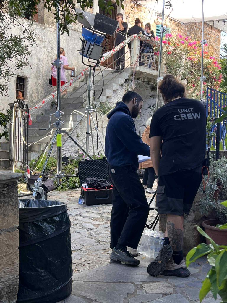 Σκηνές Χόλυγουντ στην Καρδαμύλη: Το ΕΡΤnews στα γυρίσματα της ταινίας Sweetsick με την Κέιτ Μπλάνσετ και τη Βανέσα Ρεντγκρέιβ