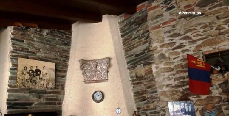 Φαρμακοποιός κατασκεύασε το σπίτι του με παλιά υλικά