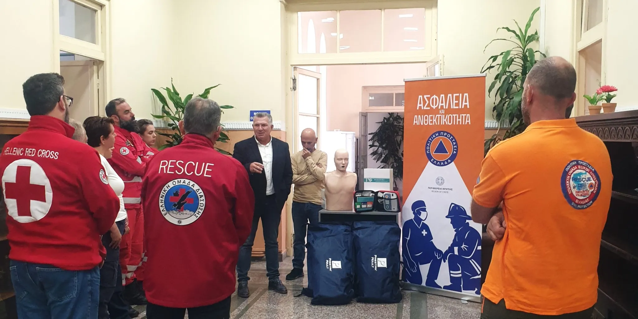 Χανιά: Παράδοση εξοπλισμού σε εθελοντικές ομάδες στο πλαίσιο του προγράμματος ”ΖΩΗ” της Περιφέρειας Κρήτης