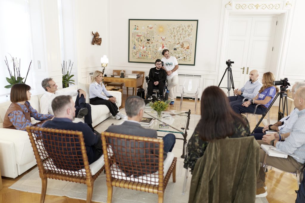 Ο Κυριάκος Μητσοτάκης υποδέχτηκε Μαραθωνοδρόμους στο Μαξίμου: Οι προσωπικοί τους «άθλοι», τι εξομολογήθηκε ο Πρωθυπουργός