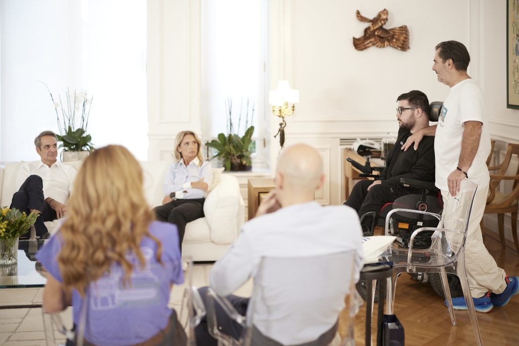 Ο Κυριάκος Μητσοτάκης υποδέχτηκε Μαραθωνοδρόμους στο Μαξίμου: Οι προσωπικοί τους «άθλοι», τι εξομολογήθηκε ο Πρωθυπουργός