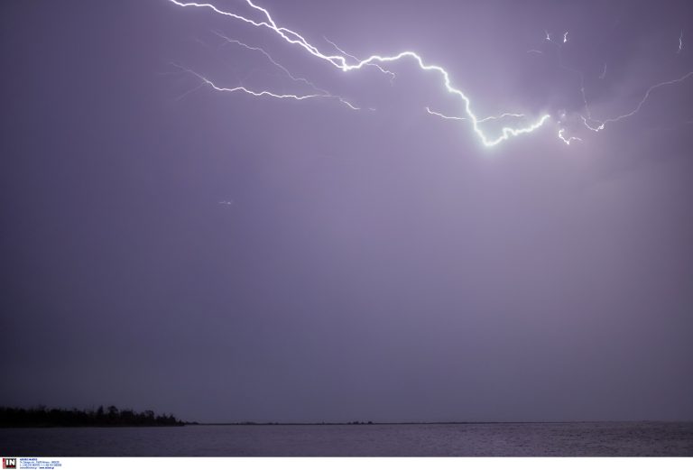 Καιρός: Σφοδρή κακοκαιρία μέχρι τη Δευτέρα – Οι περιοχές με έντονα φαινόμενα