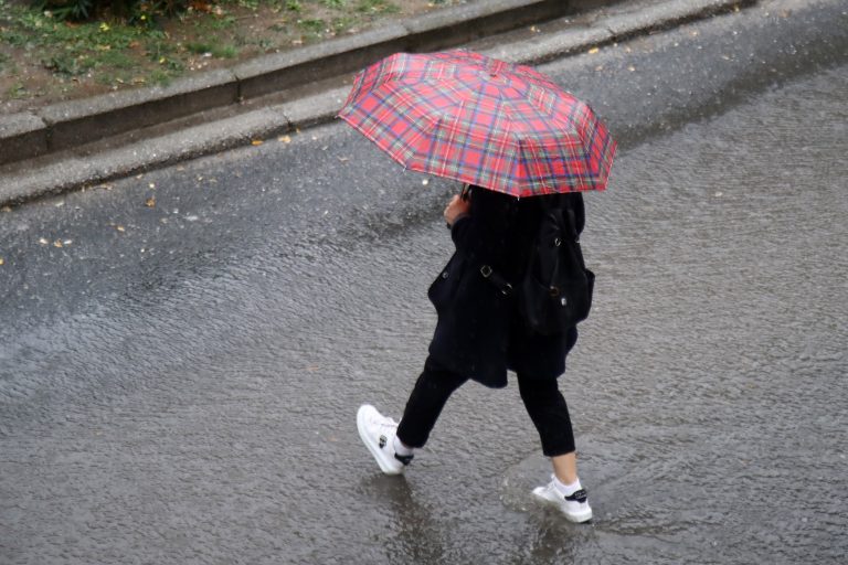 Καιρός: Έρχονται βροχές και καταιγίδες σε όλη τη χώρα – Πτώση θερμοκρασίας και ενίσχυση βοριάδων