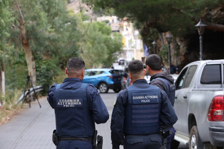 Ποιος τράβηξε την σκανδάλη που σκότωσε την 56χρονη – Στο μικροσκόπιο της ΕΛ.ΑΣ το βίντεο – ντοκουμέντο με τους πυροβολισμούς με καλάσνικοφ στα Βορίζια