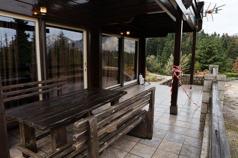 Δολοφονία 42χρονου στην Αράχωβα: Υπό έρευνα συμβόλαιο θανάτου, σχέσεις με την Greek Mafia αλλά και τηλεφώνημα «παγίδα»