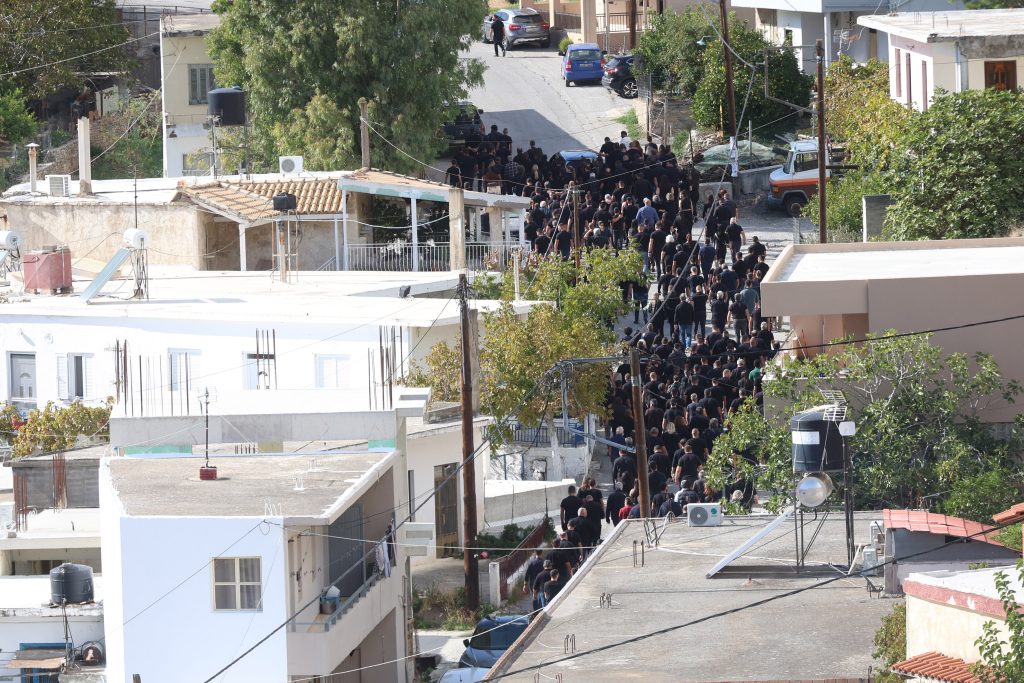 Υπό δρακόντεια μέτρα ασφαλείας η κηδεία του 39χρονου στα Βορίζια – Συνεχίζονται οι έρευνες για τον εντοπισμό των εμπλεκομένων