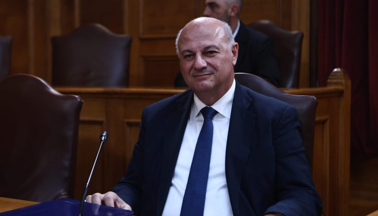 Εξεταστική για ΟΠΕΚΕΠΕ (live) – Κ. Τσιάρας: «Ο πρωθυπουργός από την πρώτη στιγμή ζήτησε διαφάνεια και εξυγίανση» – Αντίθετος ο Γ. Τσακίρης με την υπαγωγή του στην ΑΑΔΕ