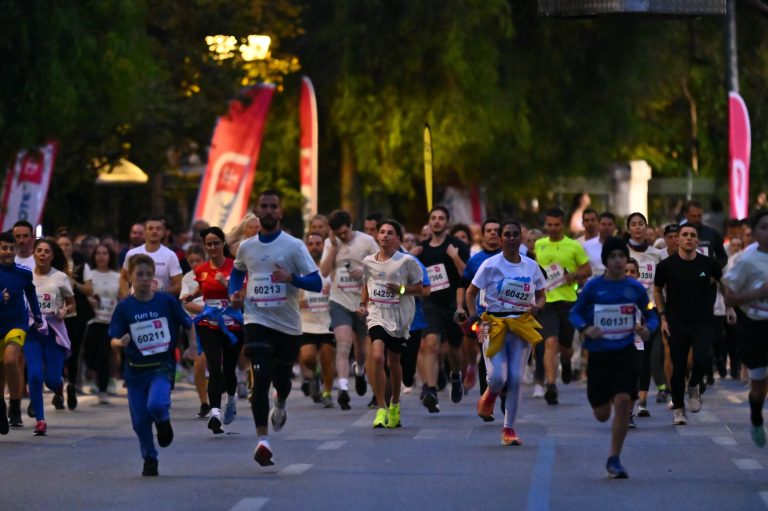 Στον παλμό του Μαραθωνίου η Αττική: Χιλιάδες δρομείς θα δώσουν το «παρών» – Ποιοι δρόμοι θα είναι κλειστοί, πώς θα κινηθούν τα ΜΜΜ