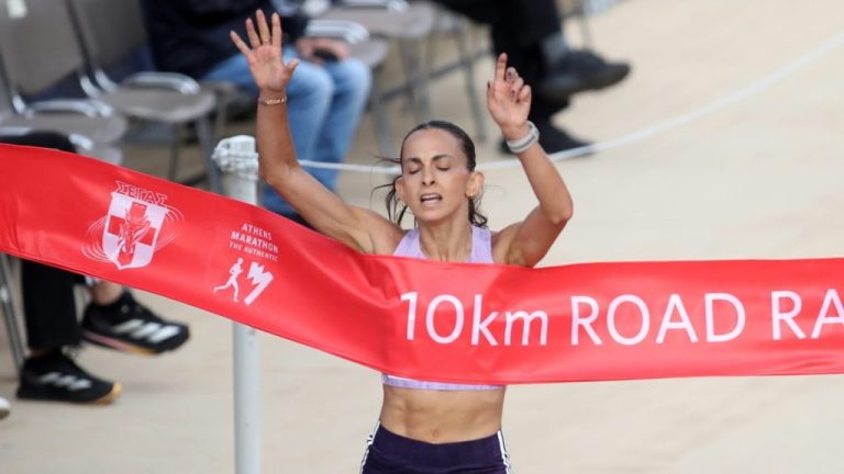 42ος Μαραθώνιος: Νίκησε στα 10χλμ και «έσπασε» τα χρονόμετρα η Μαρινάκου