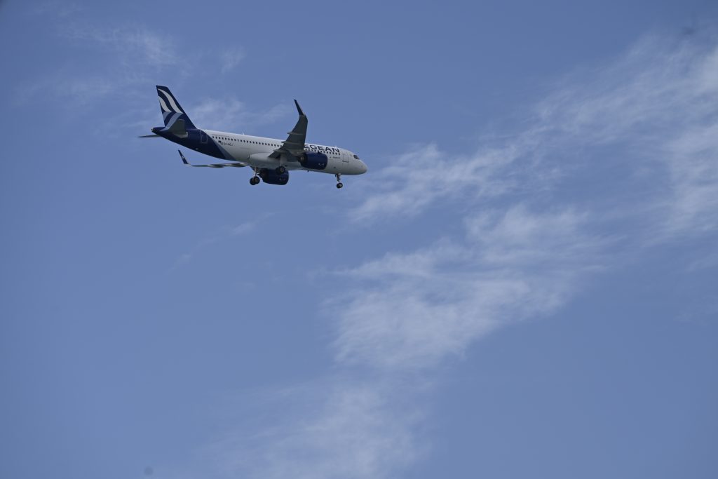 Καθηλωτικό airshow για τη γιορτή της Πολεμικής Αεροπορίας στο Φλοίσβο – Rafale, F-35 και «Ζευς» εντυπωσίασαν μικρούς και μεγάλους (Βίντεο)