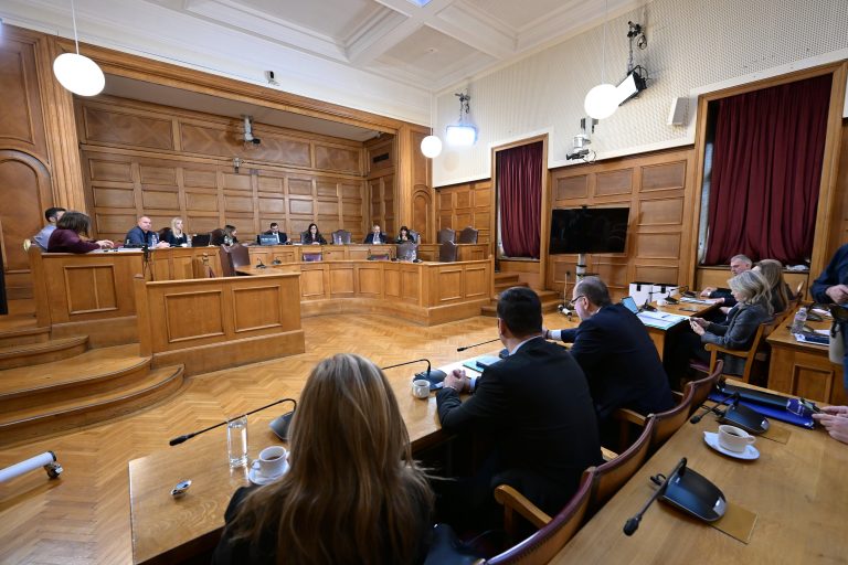 Στο «κόκκινο» η αντιπαράθεση μετά την άρνηση Ξυλούρη να καταθέσει – Αρνήθηκε κάθε σχέση με την υπόθεση του ΟΠΕΚΕΠΕ ο «Χασάπης»