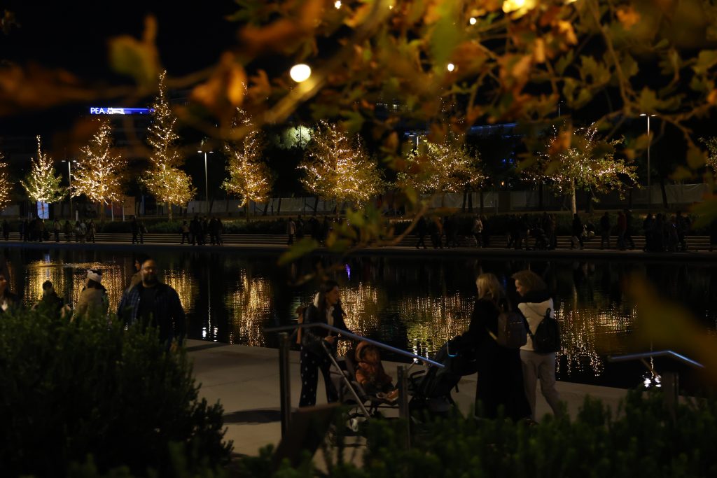 Εντυπωσιακή η χριστουγεννιάτικη φωταγώγηση του Ιδρύματος Σταύρος Νιάρχος