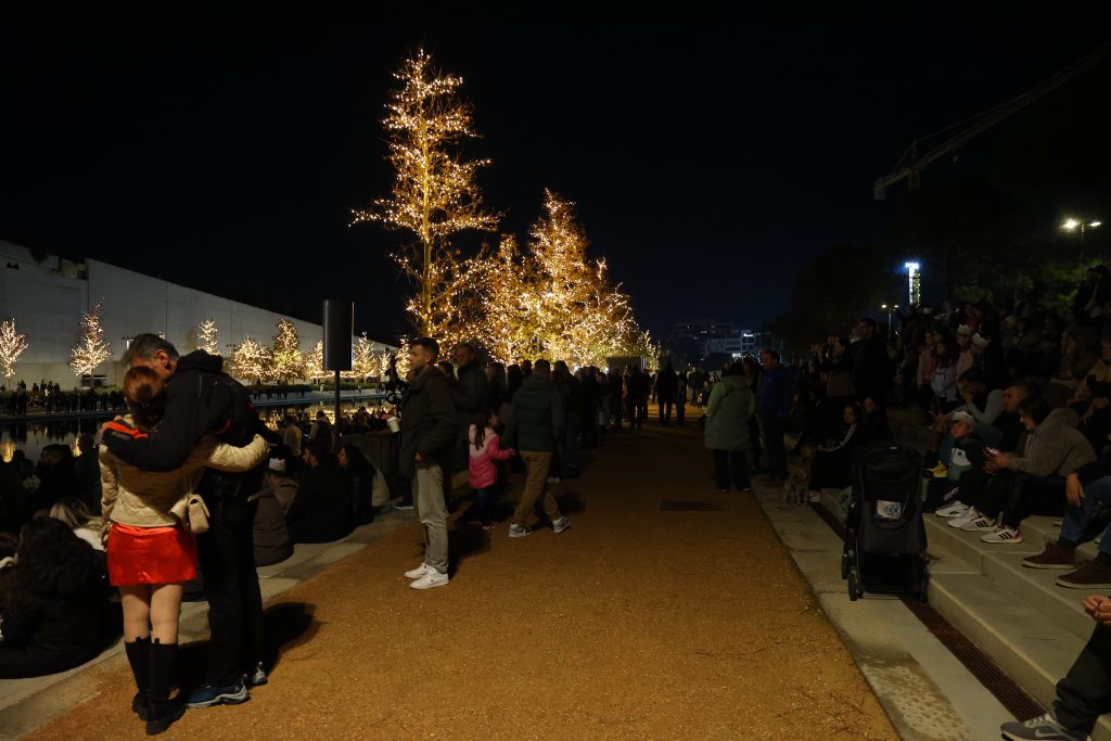 Εντυπωσιακή η χριστουγεννιάτικη φωταγώγηση του Ιδρύματος Σταύρος Νιάρχος