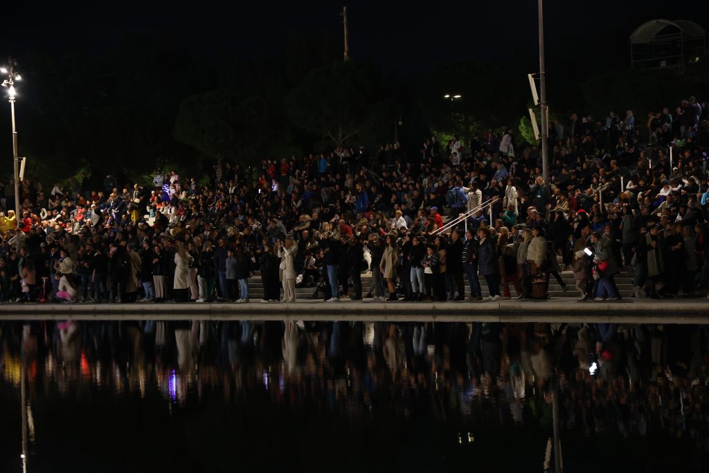 Εντυπωσιακή η χριστουγεννιάτικη φωταγώγηση του Ιδρύματος Σταύρος Νιάρχος