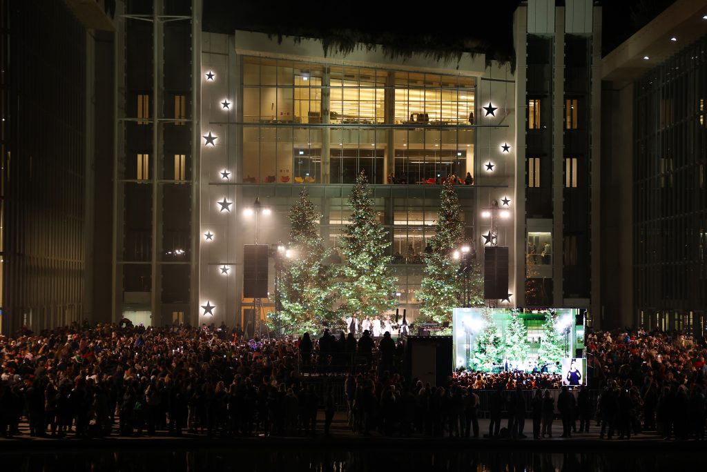 Εντυπωσιακή η χριστουγεννιάτικη φωταγώγηση του Ιδρύματος Σταύρος Νιάρχος